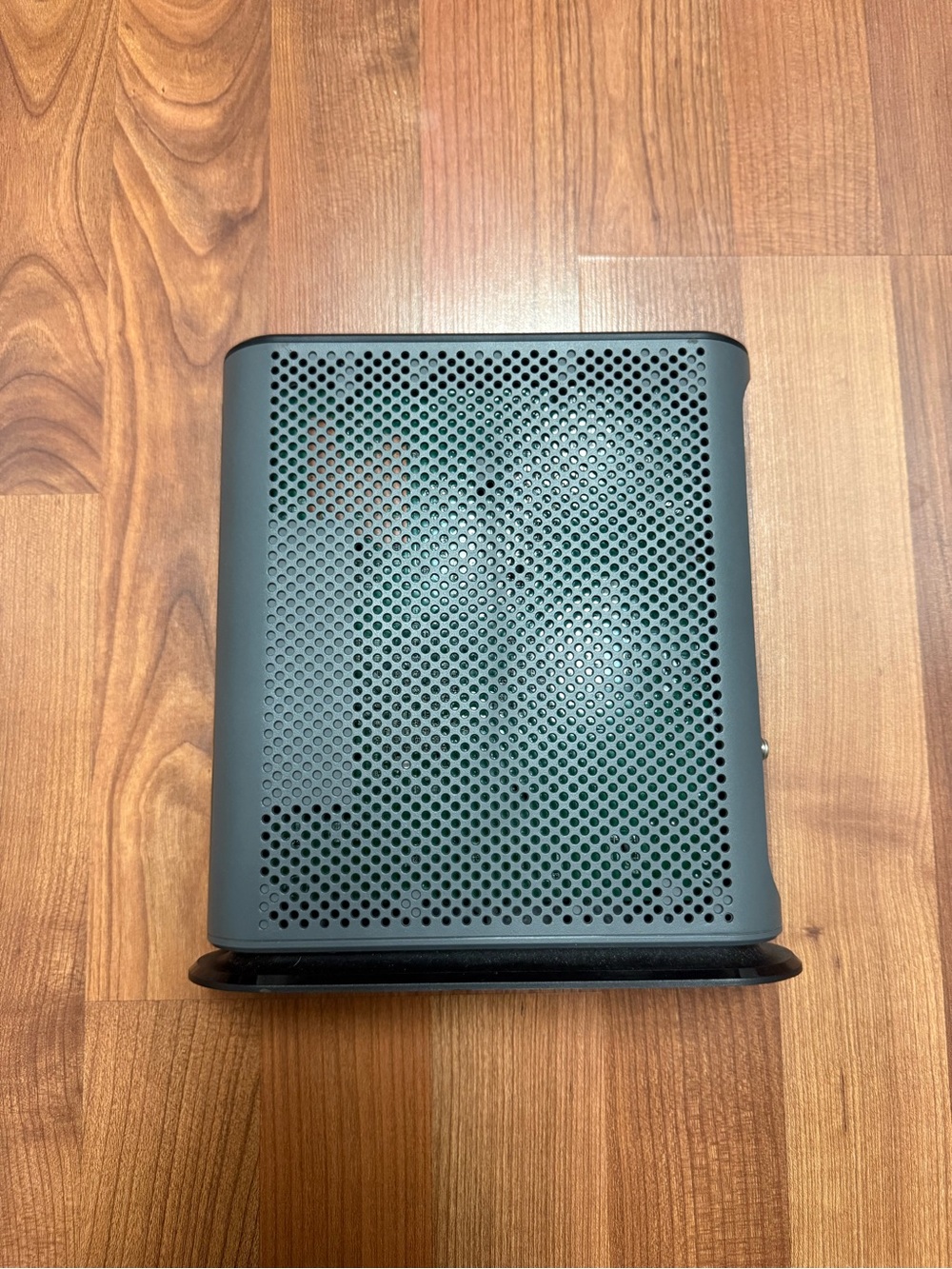 Motorola Gray Modem Router with Front LED Panel - Picture 4 of 7